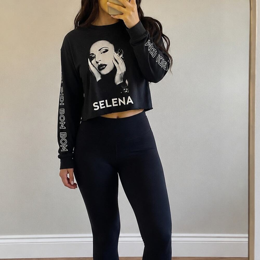 Official Selena Quintanilla🌿Crop Top Long Sleeve SZ Large Black Graphic Tee